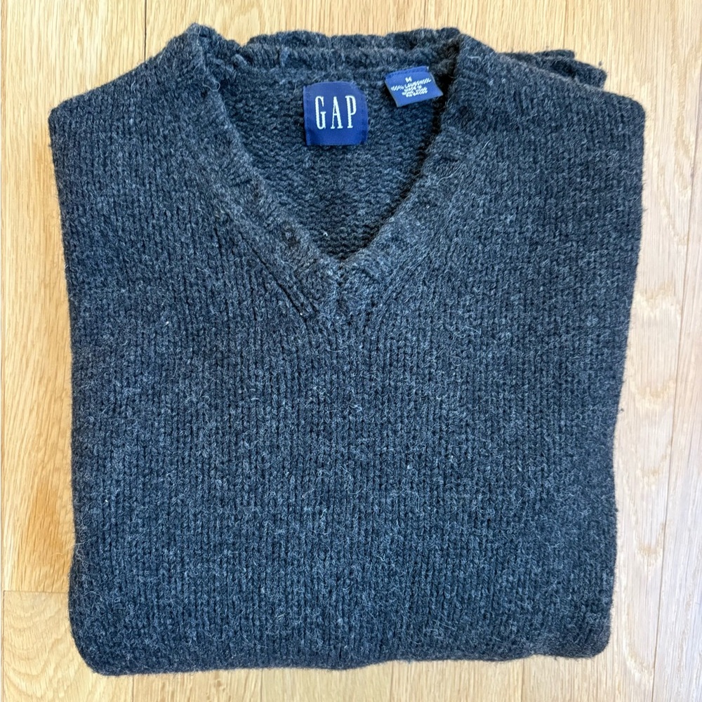 GAP Lambswool Charcoal Grey Sweater size medium